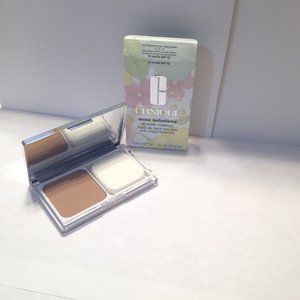 CLINIQUE ACNE SOLUTIONS POWDER MAKEUP VANILLA